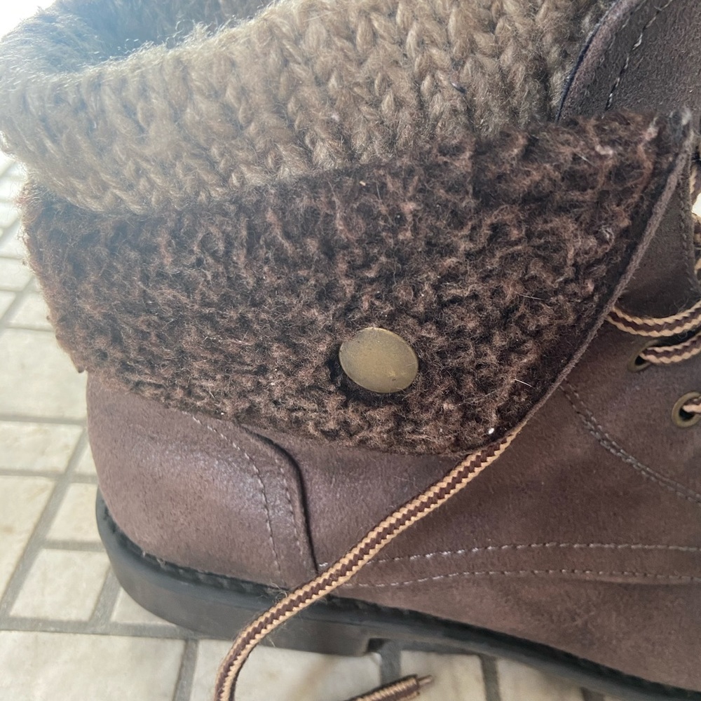 Boots - Picture 3 of 4